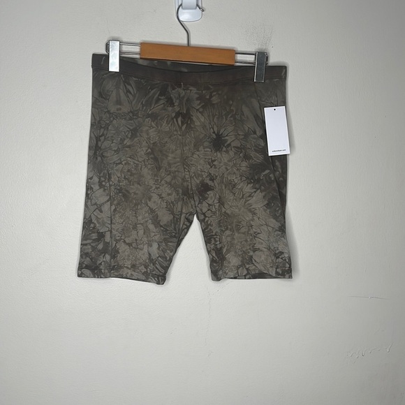 Biker Short - Picture 2 of 6